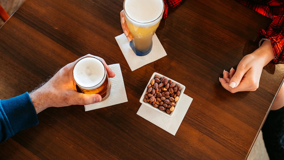 Ever Wondered Why Bars Serve Salted Peanuts With Drinks? Heres The Real Reason