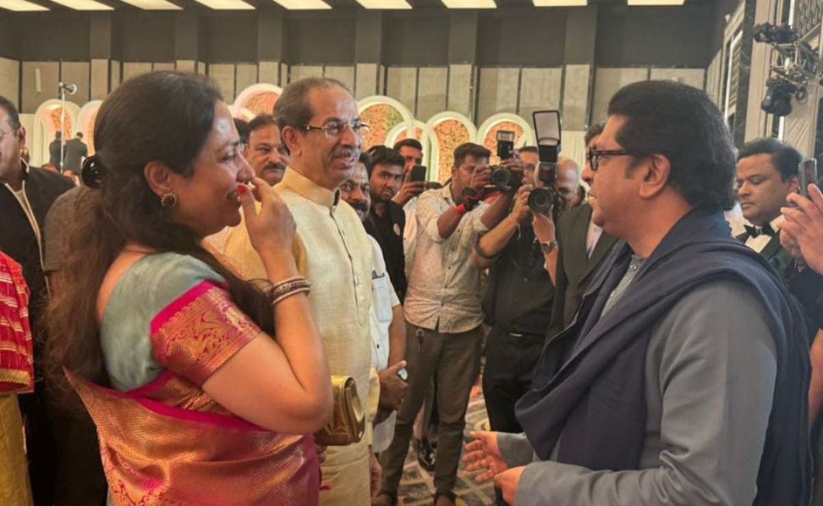 Uddhav Thackeray, Cousin Raj's Pic At Wedding Function Sparks Reunion Buzz