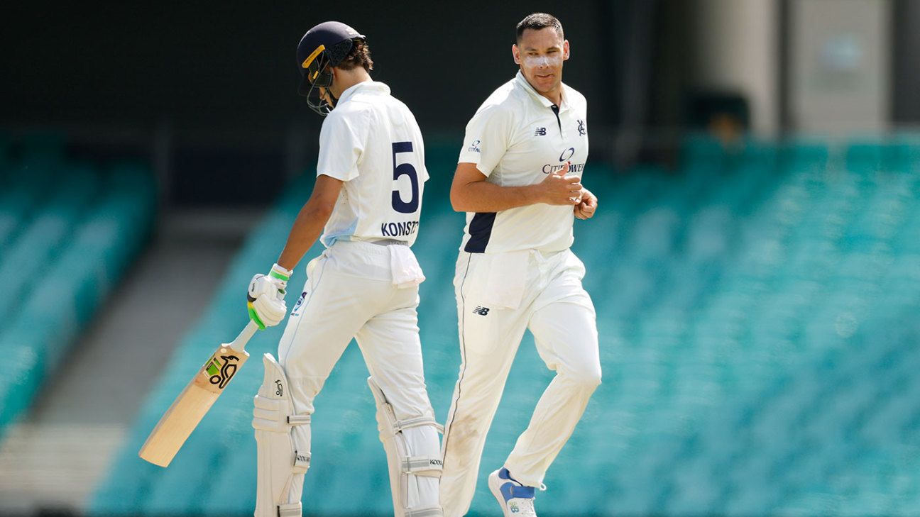 Sheffield Shield 2024-25 - 2.1 overs, 30 for 1 - Sam Konstas involved in wild Shield start