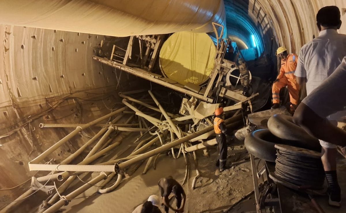 8 Trapped In Collapsed Tunnel For 48 Hours