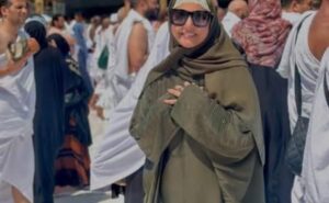 Hina Khan Performs Umrah Amid Cancer Treatment: "Overwhelmed And Speechless"