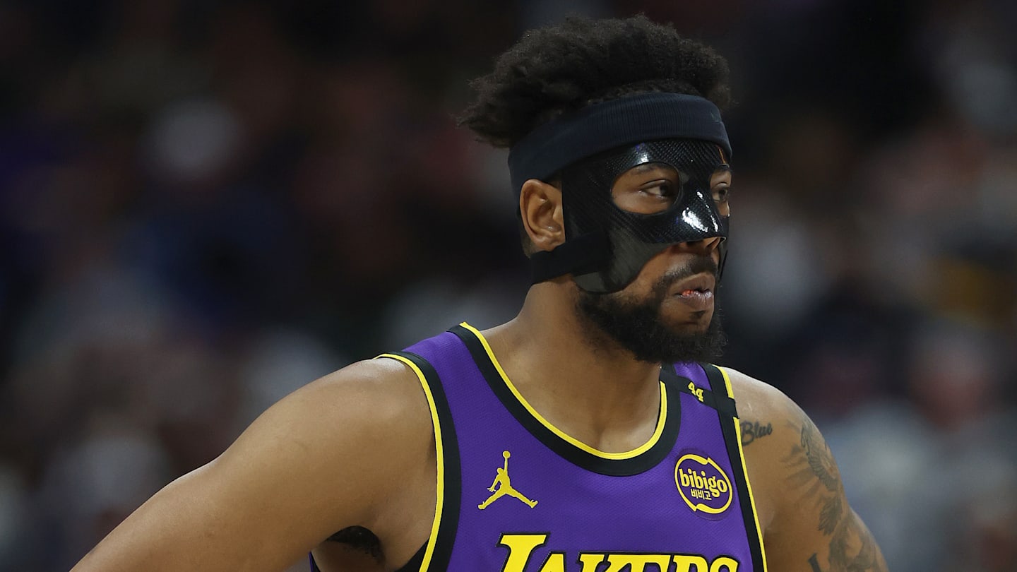 Player Who Quickly Earned Lakers Confidence is Now Ineligible for