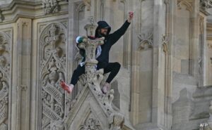 Man Climbs Big Ben Tower In London, Waves Palestinian Flag