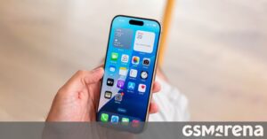 Apple Discontinues New Anti Reflective Display for iPhone 17 Pro Report