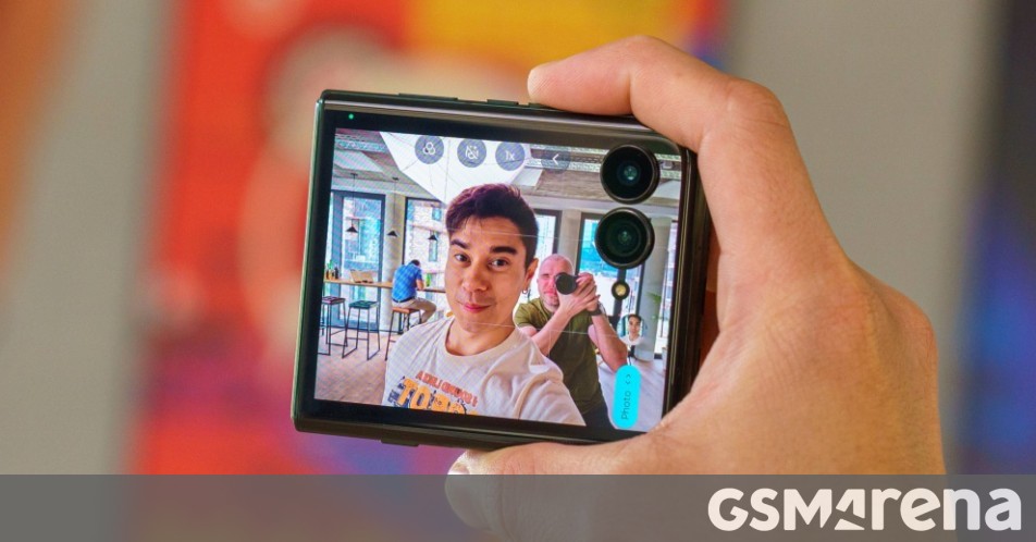 Motorola Razr Razr and Razr Ultra 2025 Now Available for