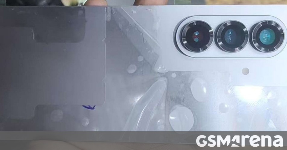 Samsung Galaxy Z Fold7 Reportedly Seen in the Wild